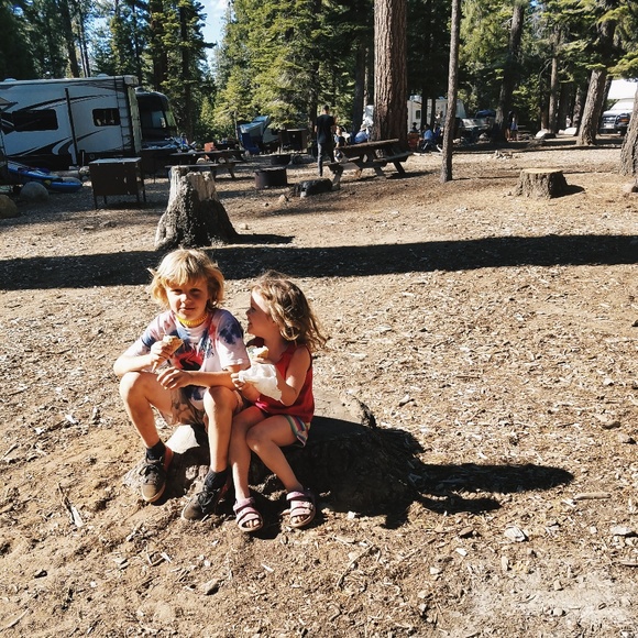 Meet your Posher, Nicole - Picture 3 of 4